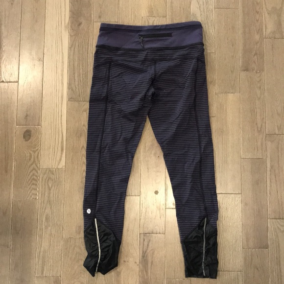 Lululemon navy & black cropped leggings Size 6 - Picture 2 of 2